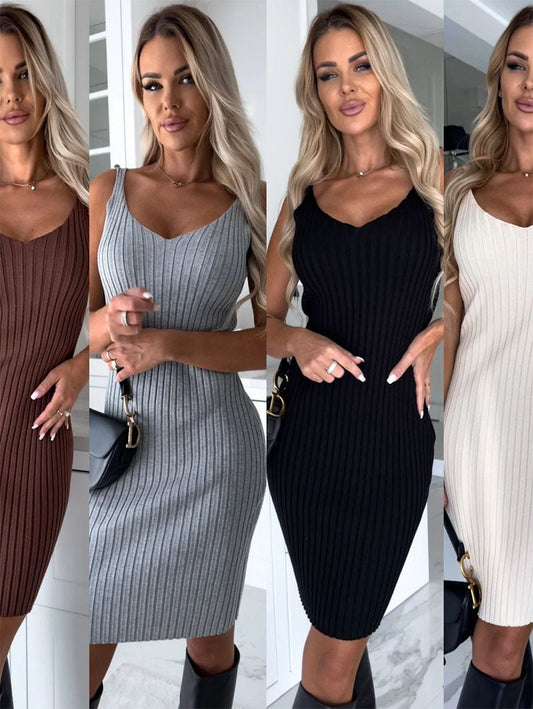 Set med stickad pullovertröja och cami-klänning