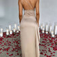 Passar dina kurvor Satin One Shoulder Drape Slit Maxi Dres