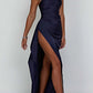Passar dina kurvor Satin One Shoulder Drape Slit Maxi Dres