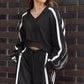2-delat set med sweatshirt med V-ringning och byxor med vida ben