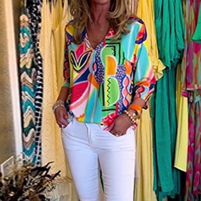 Avslappnad, trendig V-ringad topp med tryck för kvinnor