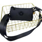 Modig zip-crossbody-väska