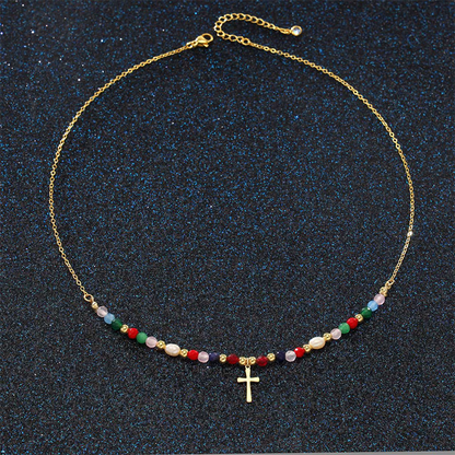 Färgglatt halsband med pärlor och kors