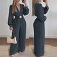Elegant jumpsuit med V-ringning, vida ben och bälte