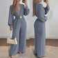 Elegant jumpsuit med V-ringning, vida ben och bälte