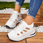 Andningsbara sneakers med snörning och utskärningar