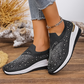 🔥 HALVA PRISET 👟✨ Slip-on sneakers med strassdetaljer 💎 Lätta, stilfulla & bekväma hela dagen 🌸