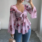 Blus för damer med blommönster, fyrkantig halsringning och knytning framtill
